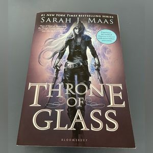 Throne of Glass by Sarah J. Maas book